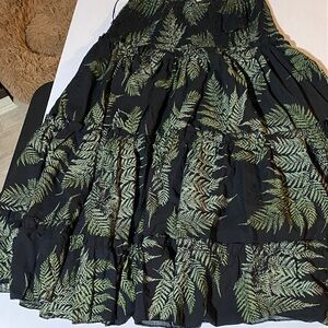 Elegant Black and Green Fern Print Skirt